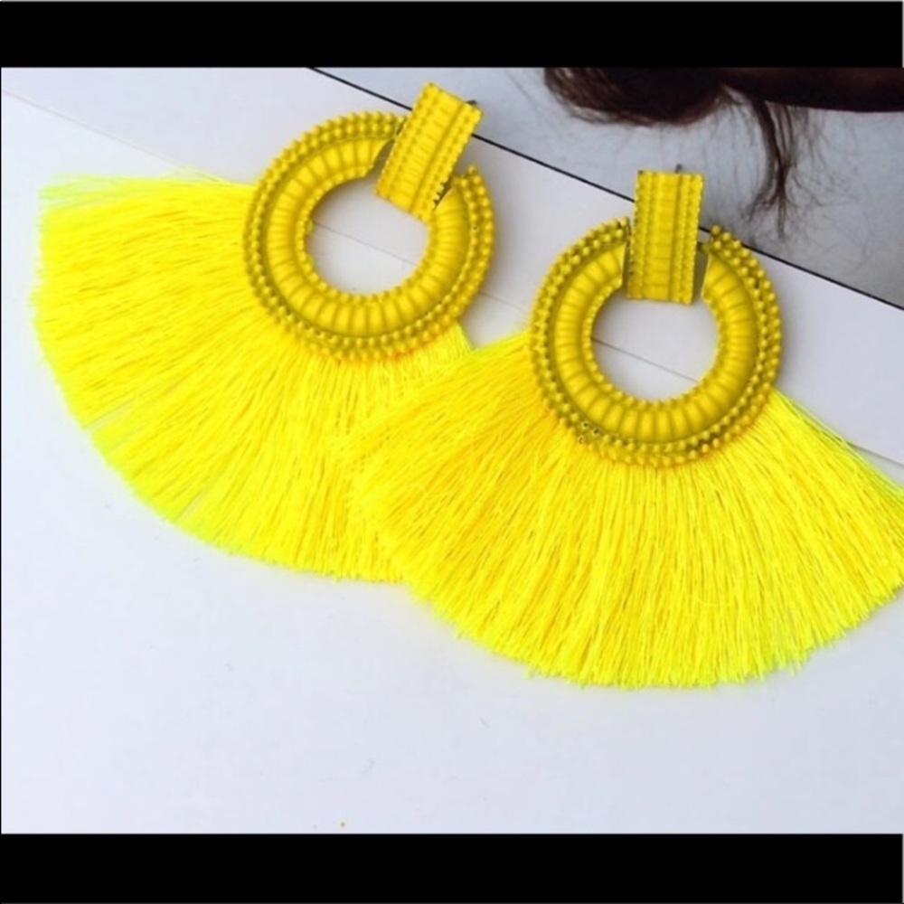 🆕 yellow earrings